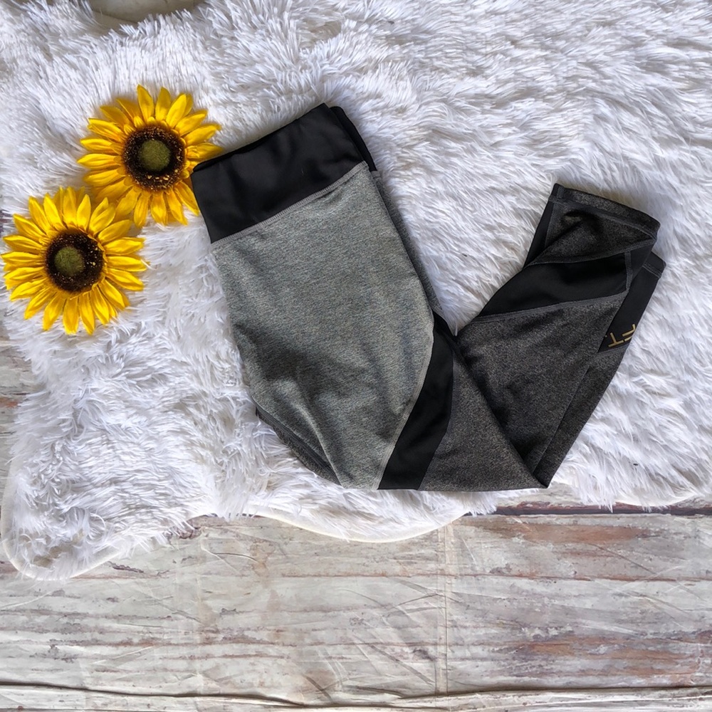 Live Fit LVFT Capri Leggings